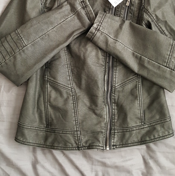 Leather jacket - Picture 2 of 7